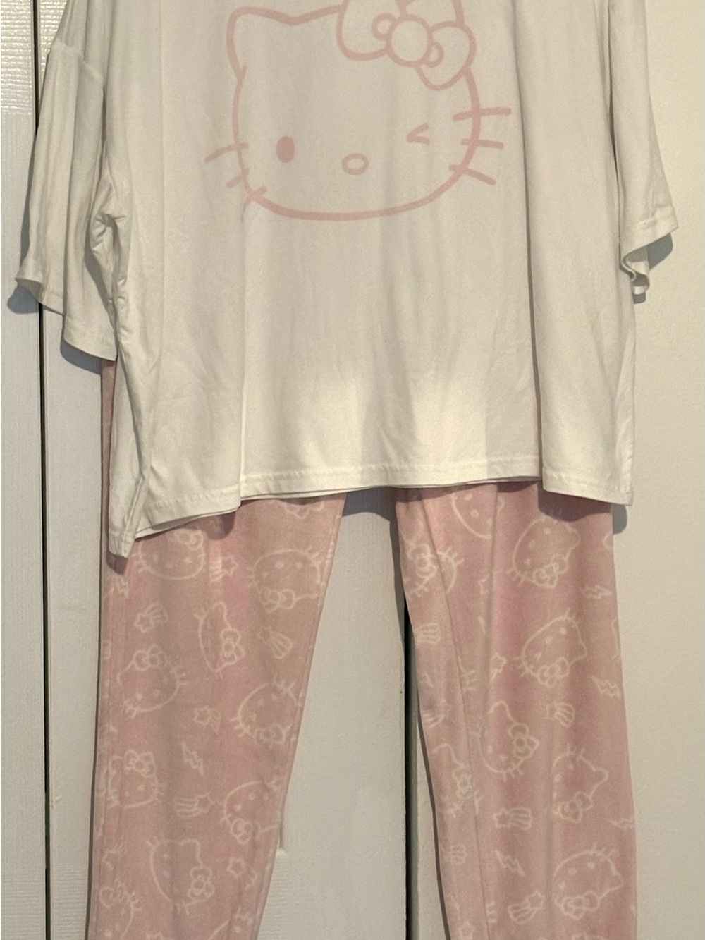 Hello Kitty  2-piece lounge set Oversize cropped tee & pink velour joggers Sz Lg